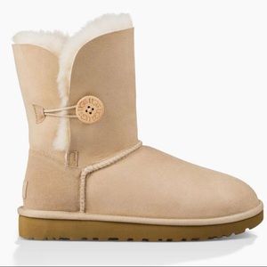 Ugg Bailey Button Boots || White || Size 9